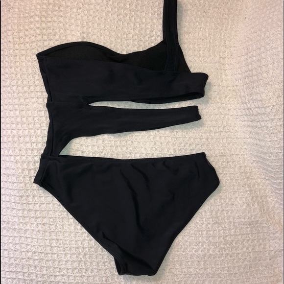 SHEIN Black Cut Out Swimsuit Size Medium NWOT - Picture 2 of 4